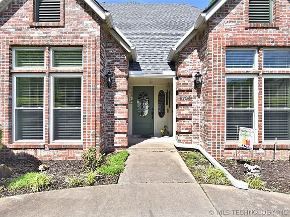 3rd image of 8704 S Delaware Pl