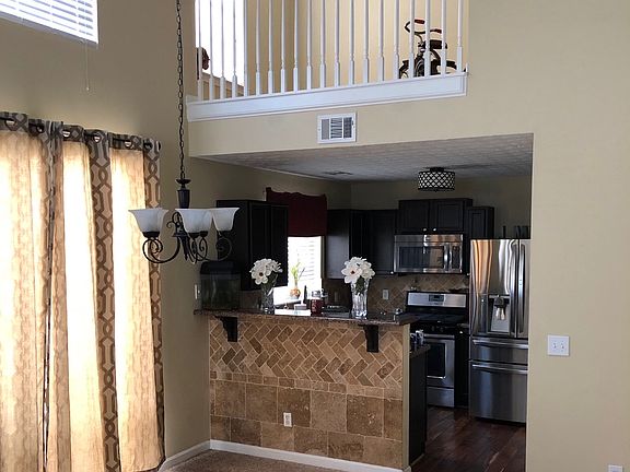 4th image of 376 W Oaks Trl