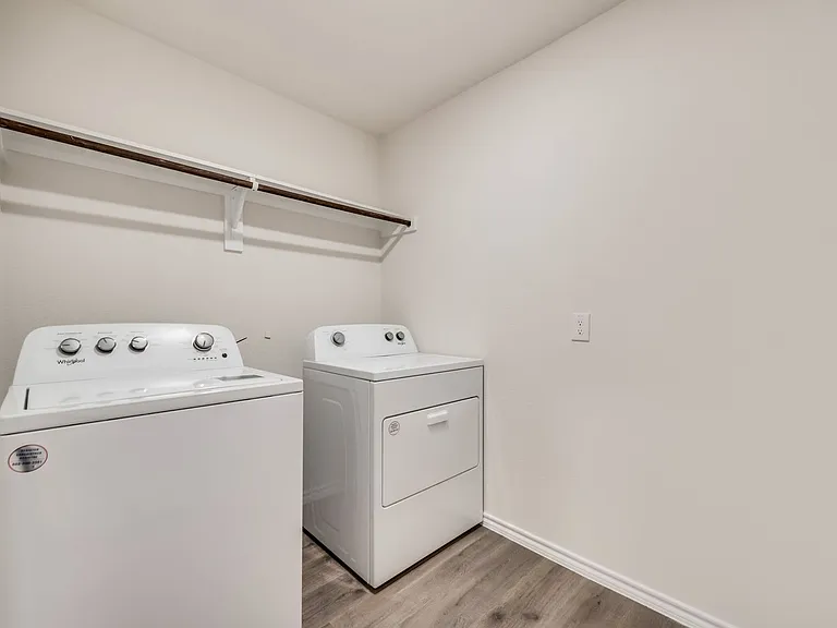 1131 Elijah Way — Photo 16