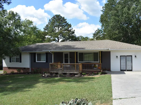 2828 Suncrest Dr, Dalton, GA 30720