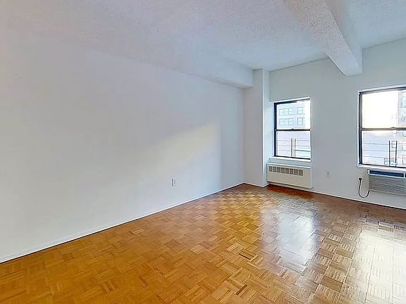 3rd image of 360 W 34th St APT 4F