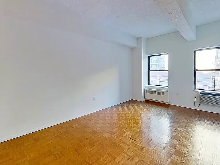 360 W 34th St #4F — Photo 3