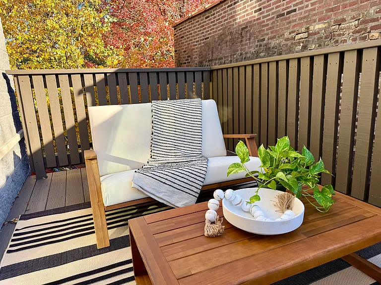 1738 N Hoyne Ave — Photo 44