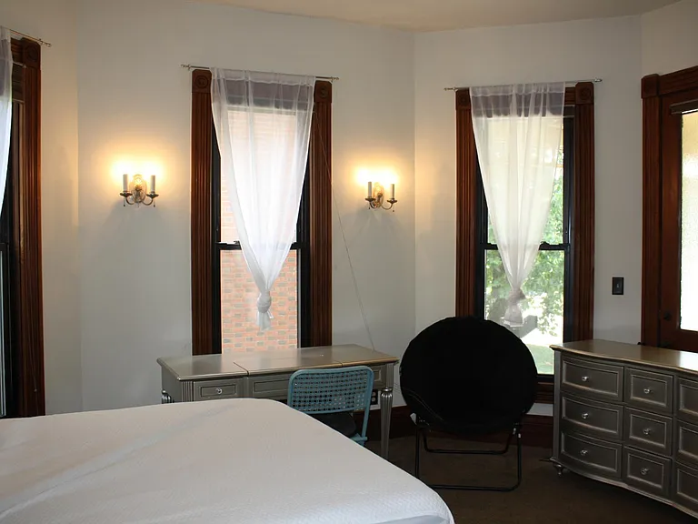 532 N Walnut St — Photo 9
