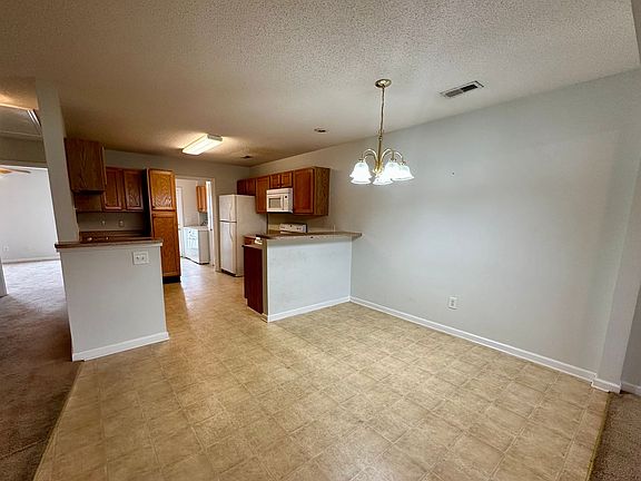 3rd image of 2290 Dartmouth Dr