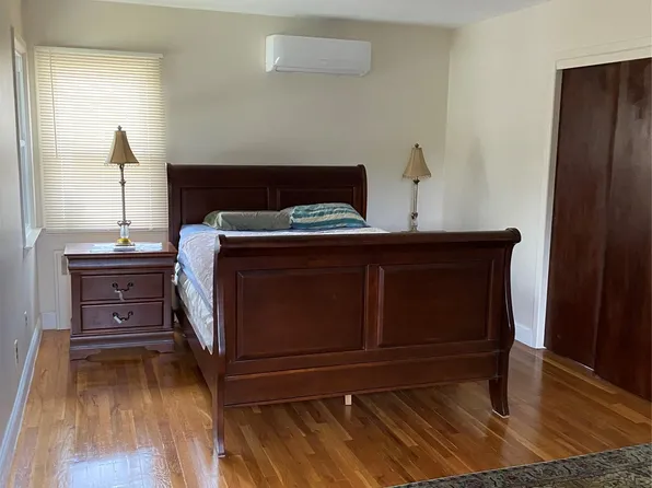 81-46 266 St, Glen Oaks, NY 11004