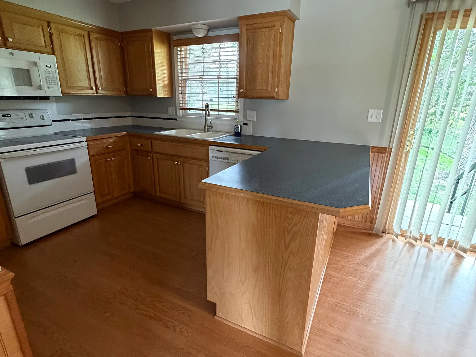3 bed, 1080 sqft, $1,450 — Photo 4