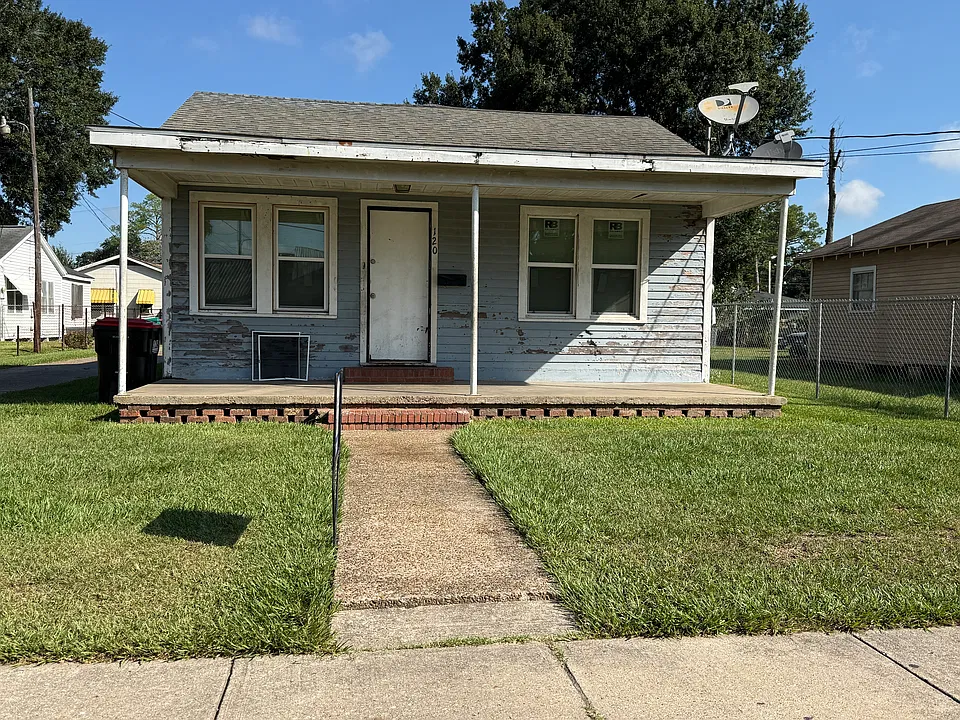 120 W Foch St