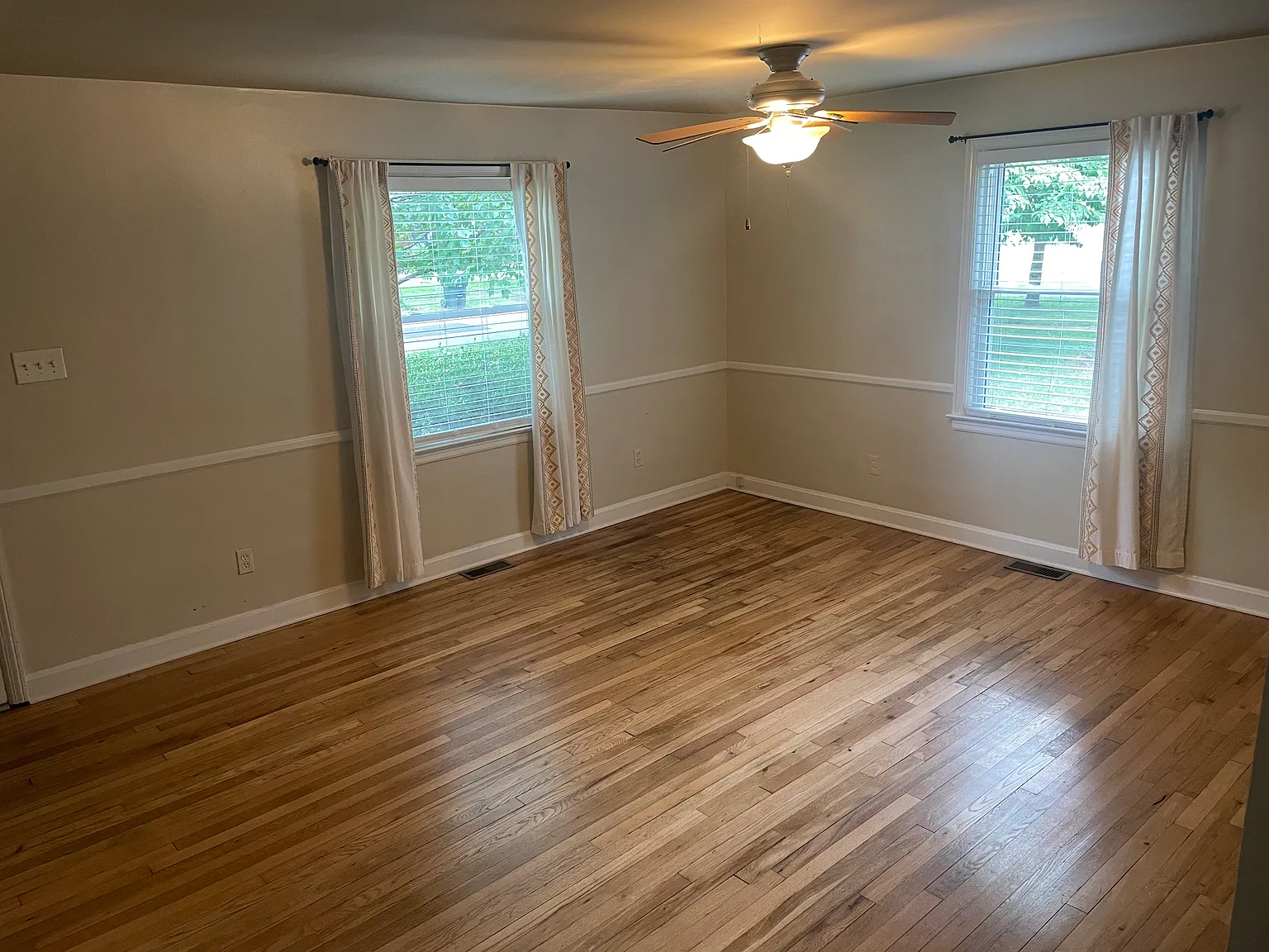 4 bed, 1254 sqft, $2,200 — Photo 3