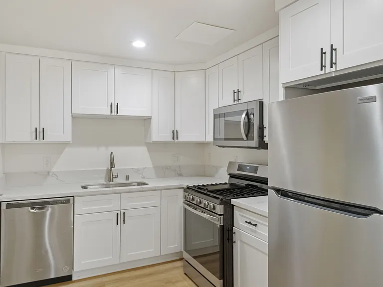 640 Imperial Ave #12 — Photo 5
