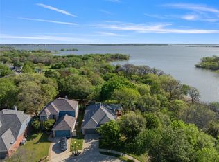 907 Vista Oaks Ct, Lake Dallas, TX 75065