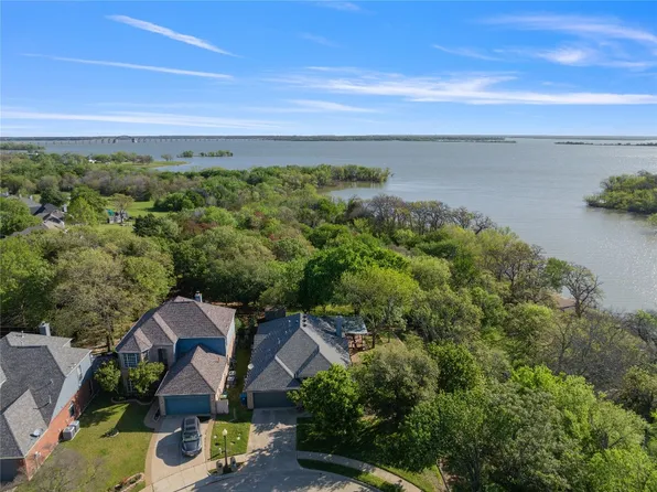 907 Vista Oaks Ct, Lake Dallas, TX 75065