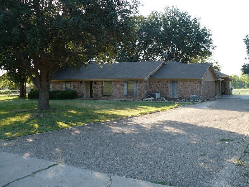 2nd image of 1093 Church Rd