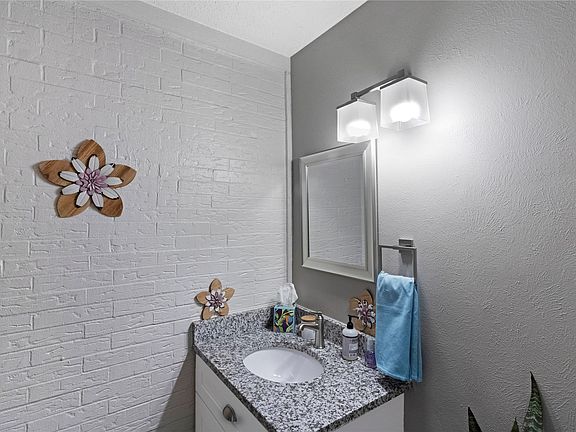 5th image of 2902 Country Place Cir