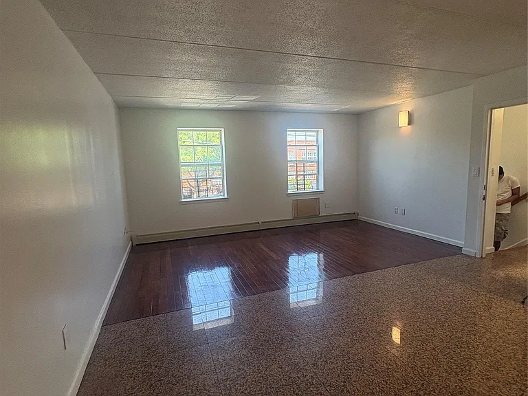 2060 Washington Ave — Photo 6