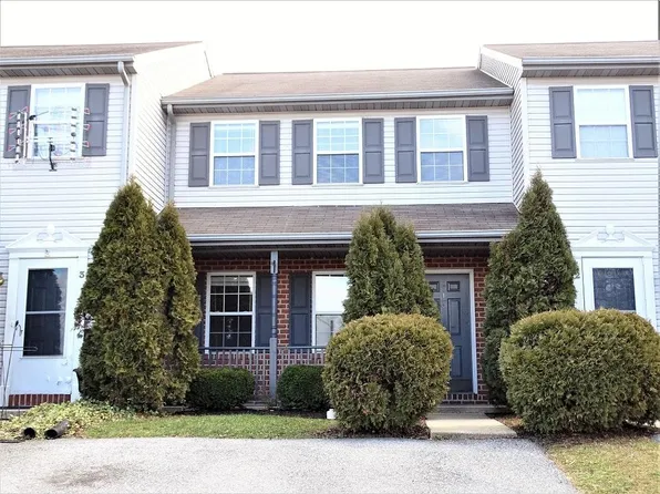 1 Foxfield Ln, Elizabethtown, PA 17022