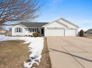 488 Windrose Ct, Green Bay, WI 54311