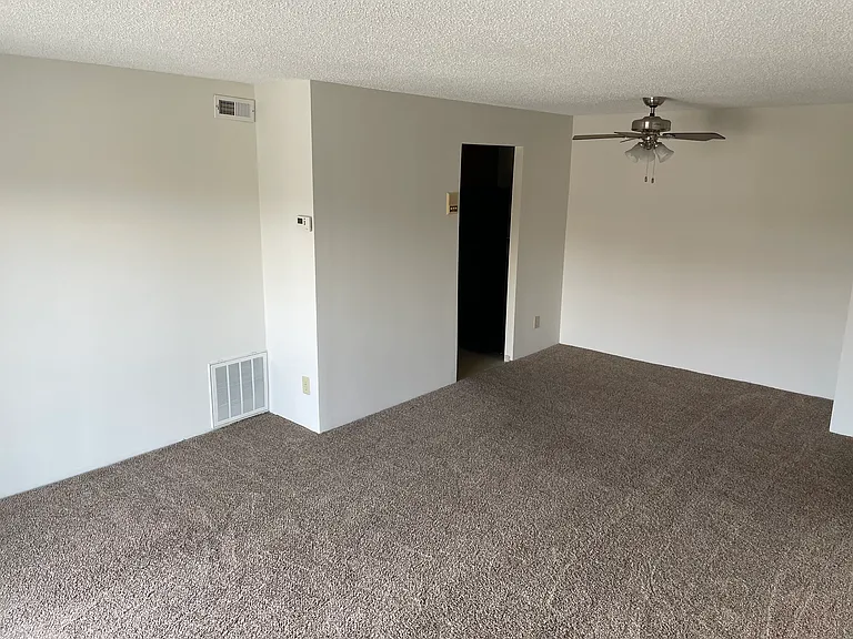 Lees Crossing Apartments — Photo 59