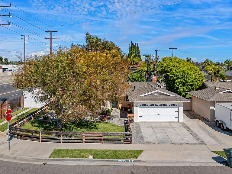 16002 Warren Ln — Photo 39
