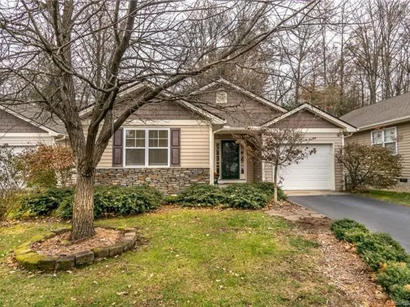 131 Clear Creekside Dr, Hendersonville, NC 28792
