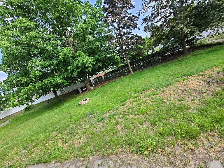 Main St — Photo 7