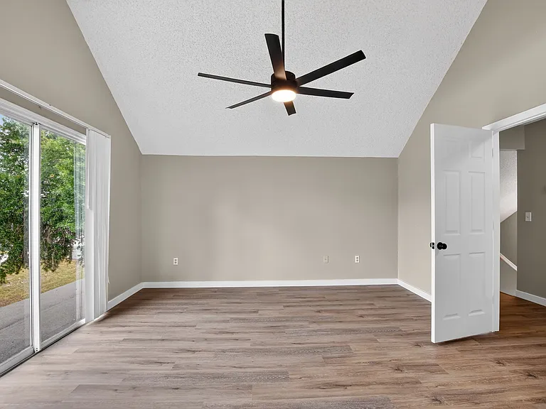 802 Arietta Cir N — Photo 22