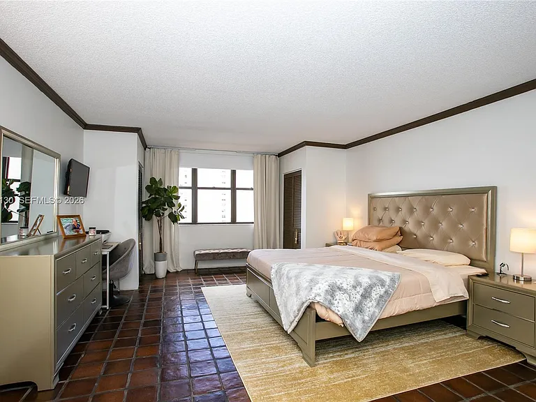 1800 NE 114th St #1207 — Photo 9