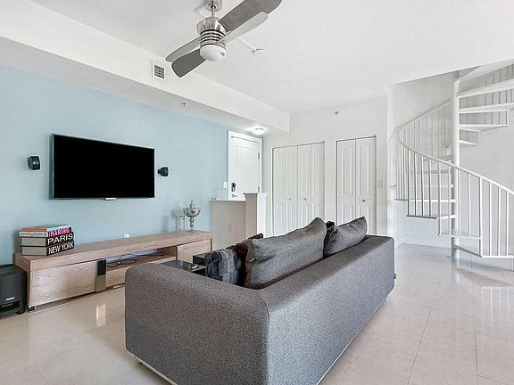 4th image of 225 NE 1st St #411