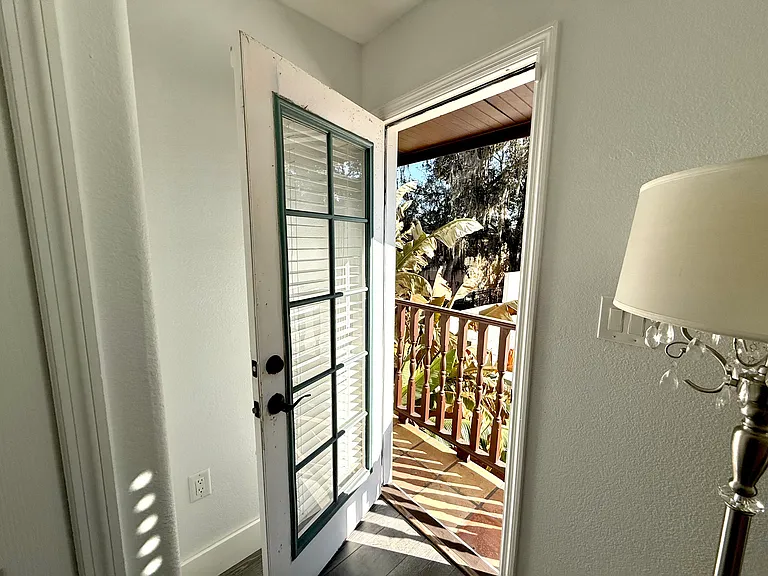 606 E Livingston St — Photo 37