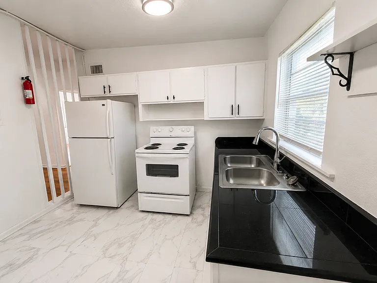 2648 Dellwood Ave #3 — Photo 2