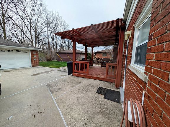 3rd image of 7725 Berwick Dr
