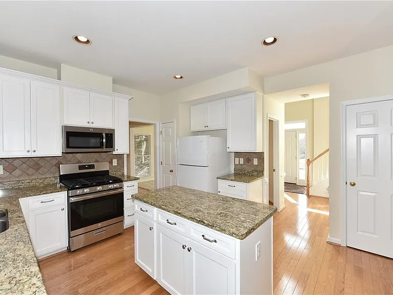 2515 Spring Grove Ct — Photo 9