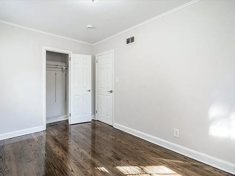 Scotland Park Townhomes — Photo 33