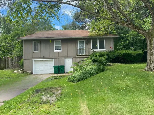 814 S High St, Butler, MO 64730