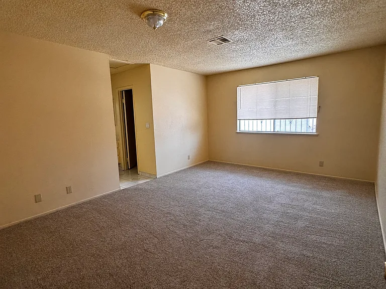 5608 Emilia Ave — Photo 7