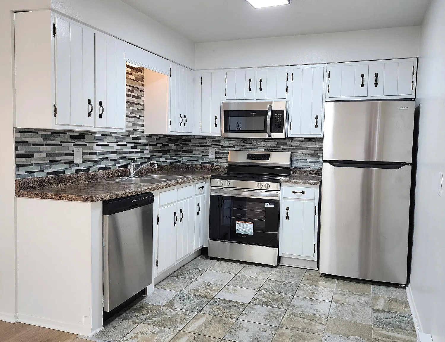 2 bed, 900 sqft, $1,000 — Photo 1