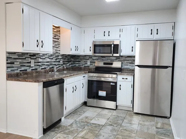 406 Circle Dr #B, Rock Falls, IL 61071