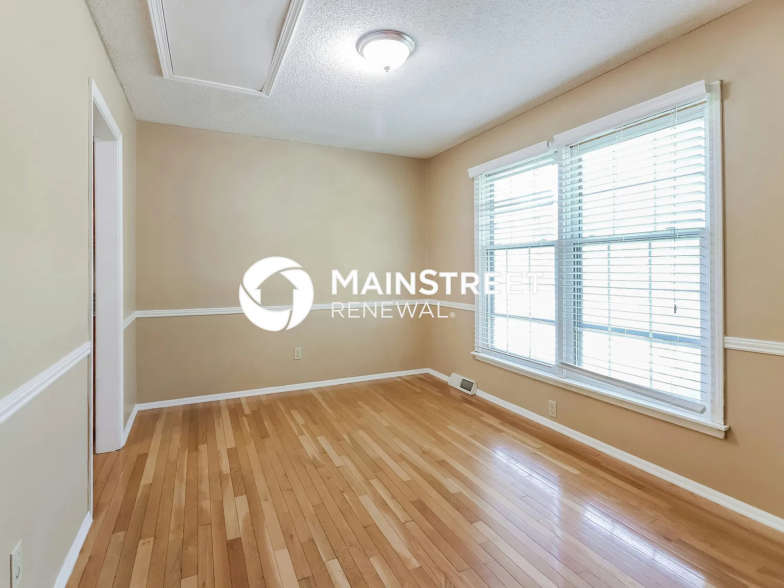204 NE Noeleen Ln — Photo 4