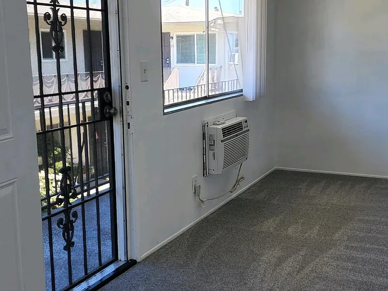 10136 Scott Ave — Photo 8
