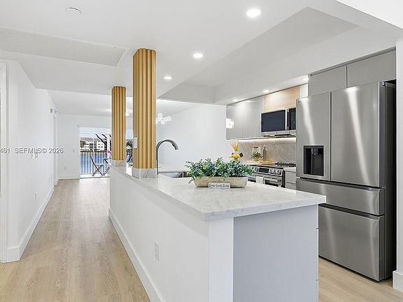 4th image of 571 SW 141st Ave APT 204N
