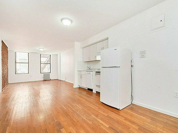 3rd image of 341 E 85th St APT 15