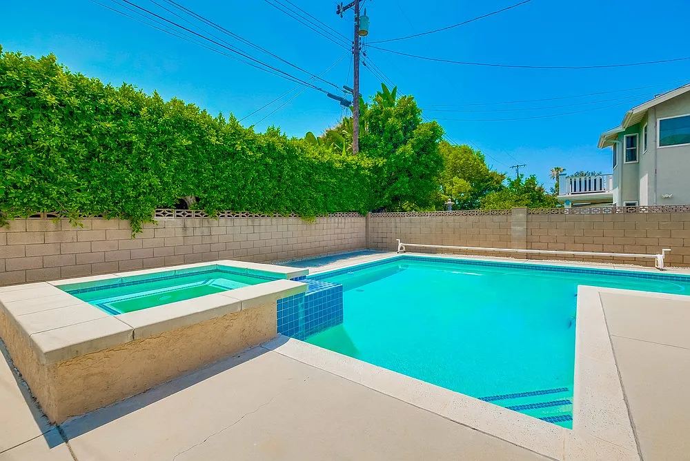 5 bed, 2.5 bath, 1717 sqft, $4,850 — Photo 2