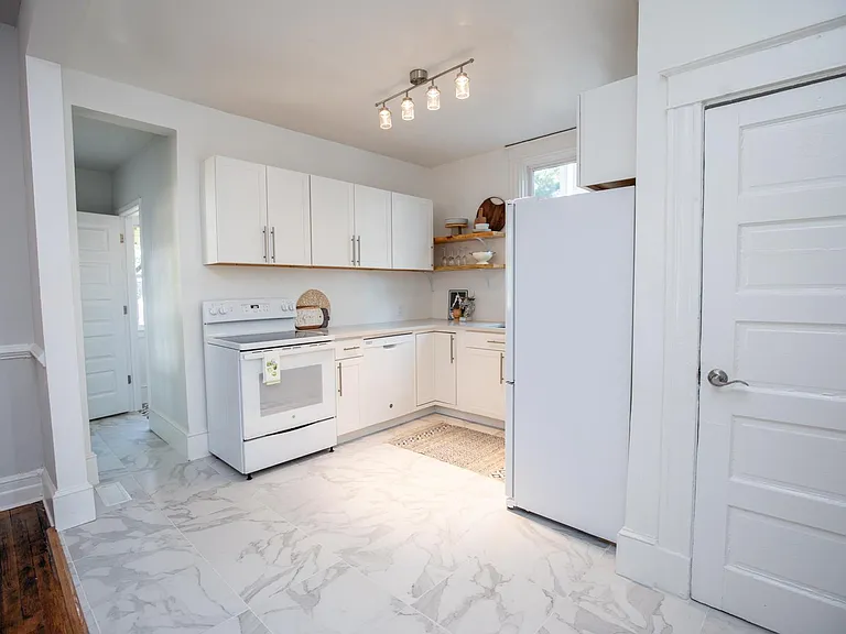 2515 3rd Ave — Photo 3