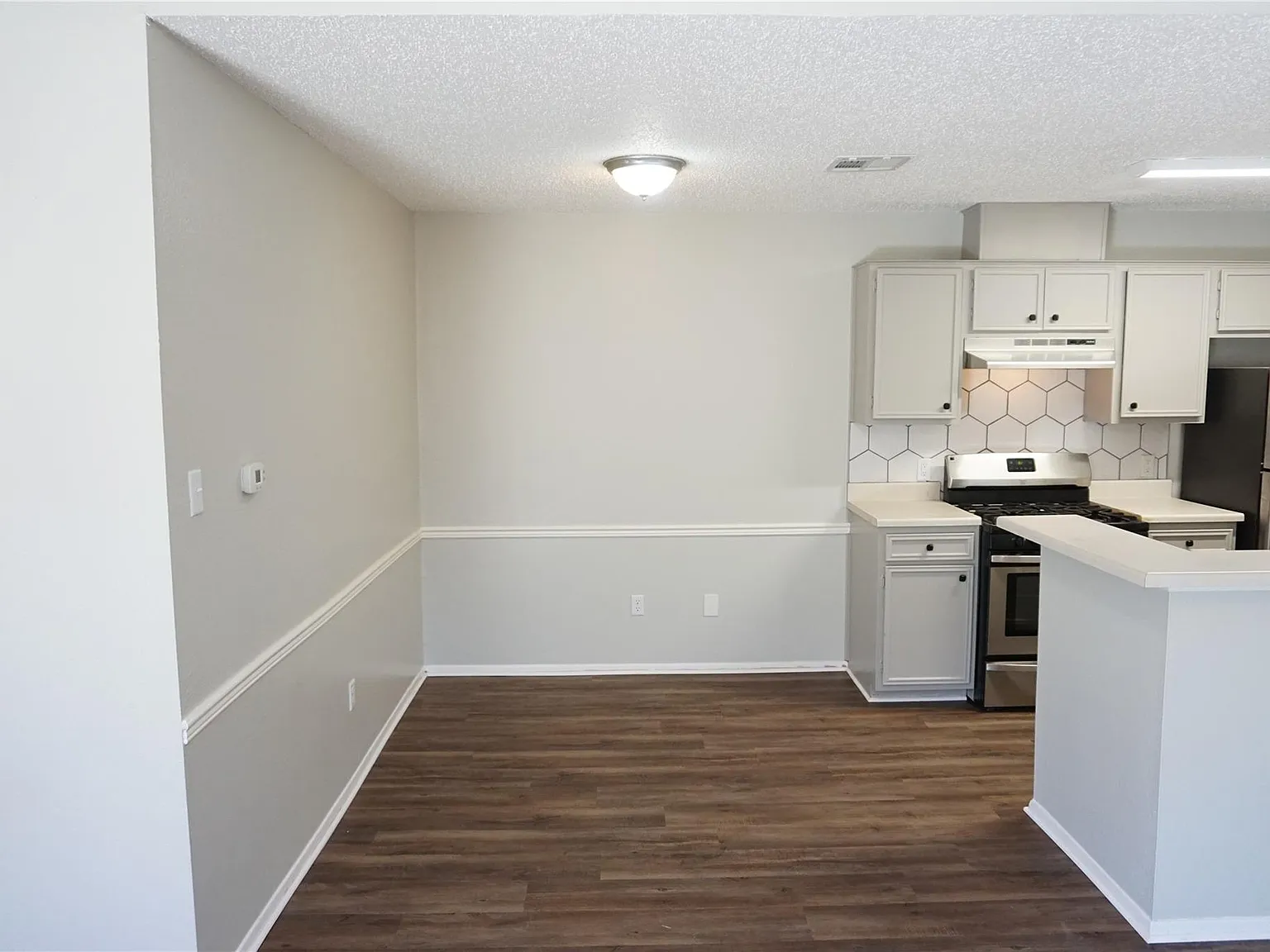 3 bed, 2.0 bath, 986 sqft, $1,625 — Photo 3