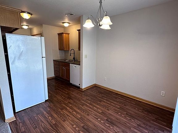 5th image of 363 NE Adams Dairy Pkwy #365