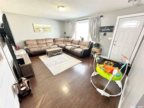 5th image of 710 Elm Cres