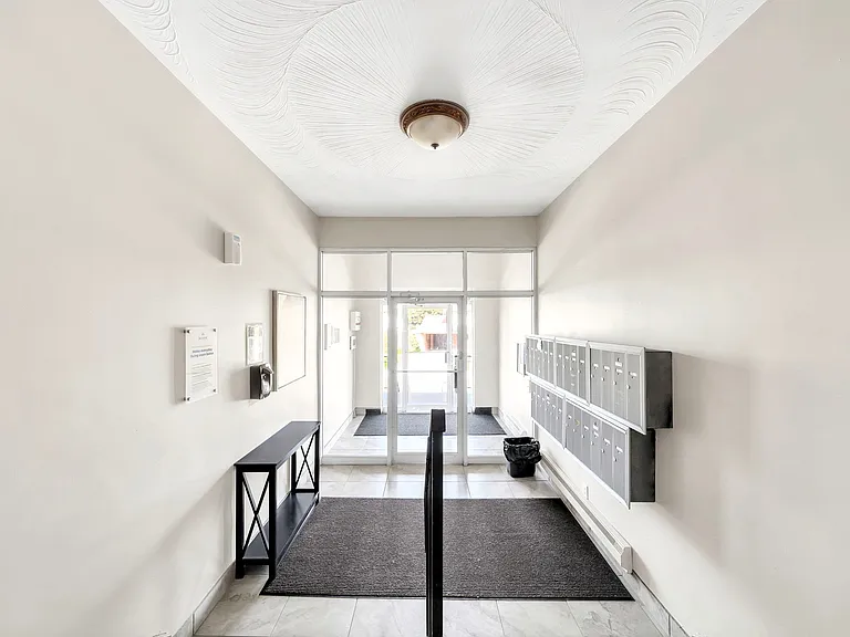 955 10th St E #208 — Photo 6