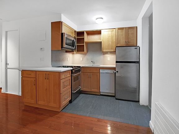 4th image of 313 W 48th St Frnt 1