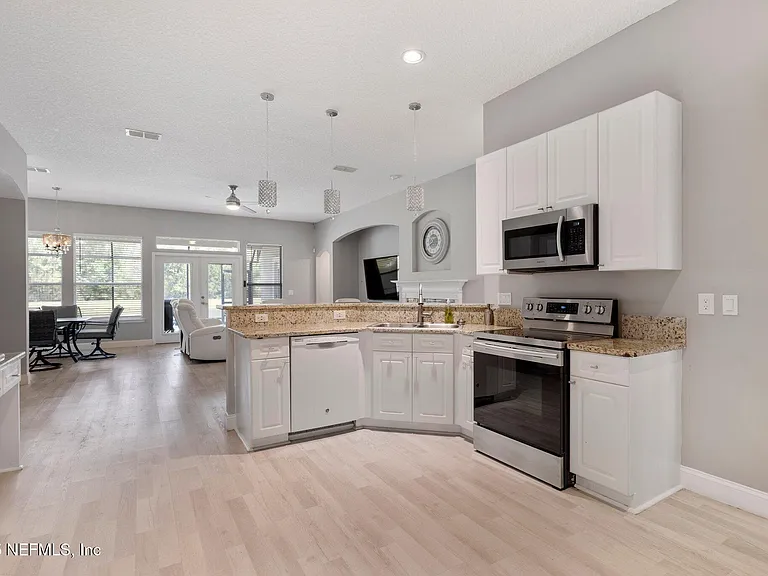 1816 Creekwood Ln — Photo 5