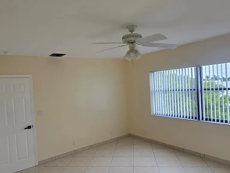 105 S Riverside Dr #402 — Photo 25